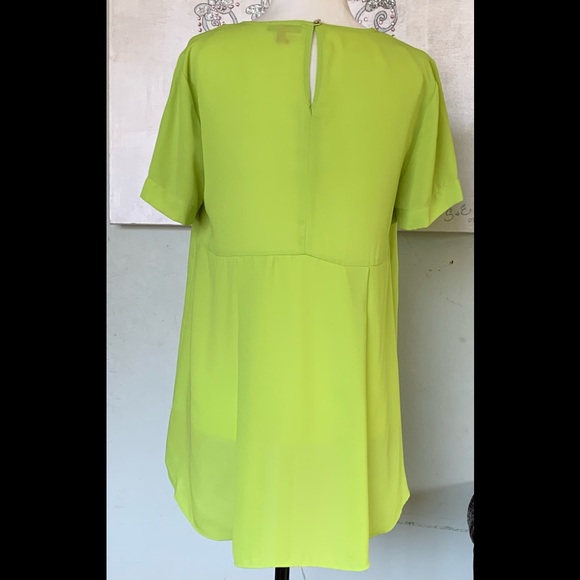 Vince Camuto high low pleat back blouse - Picture 2 of 11